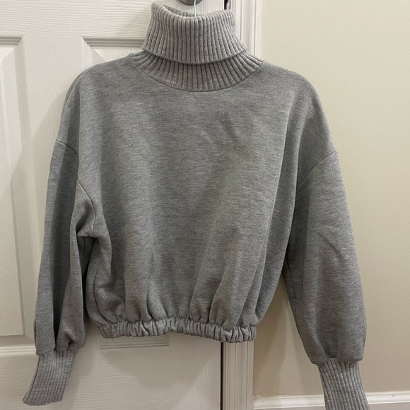 Zara Cropped Sweatshirt - Picture 1 of 3